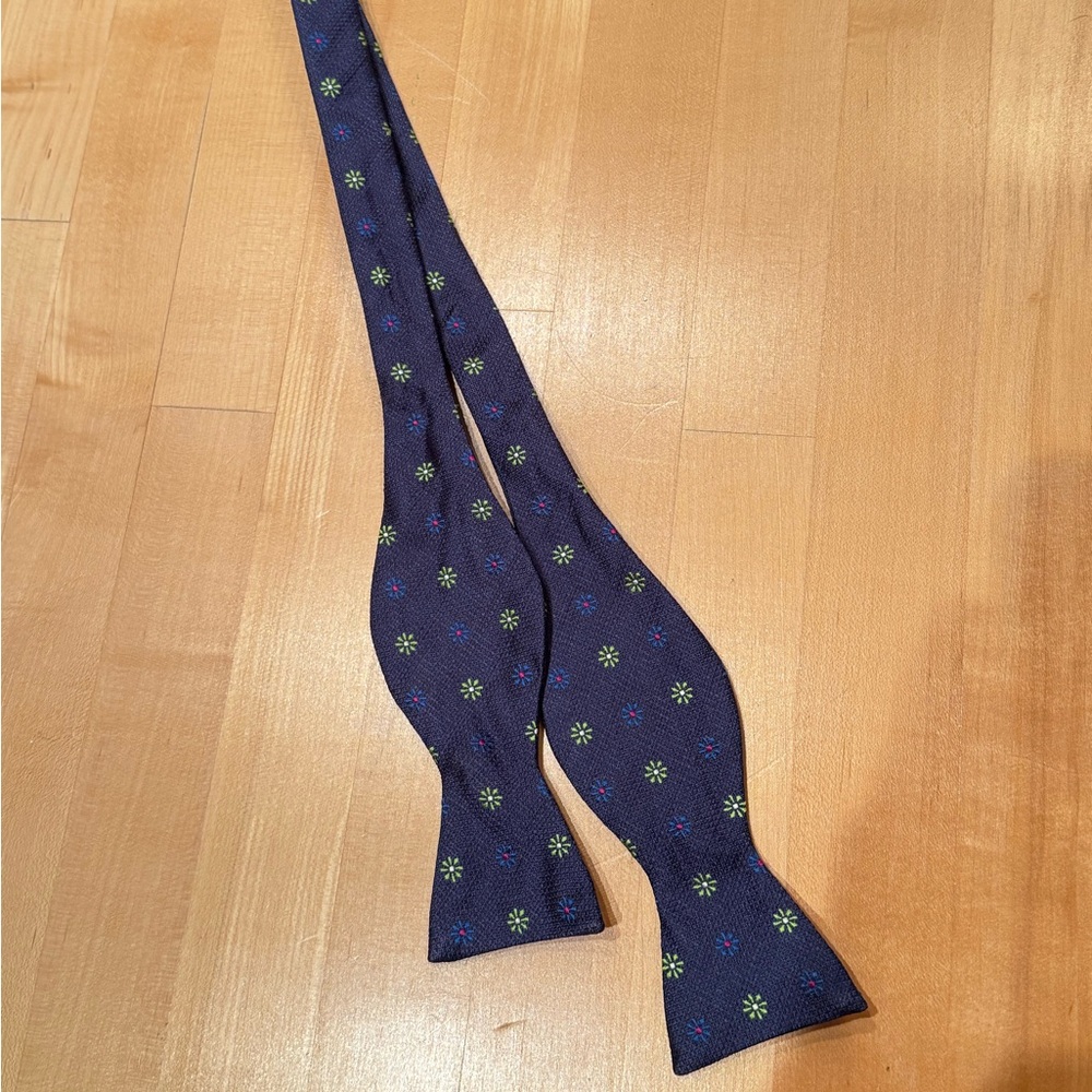 Ted Baker Men’s Silk Floral Bow tie